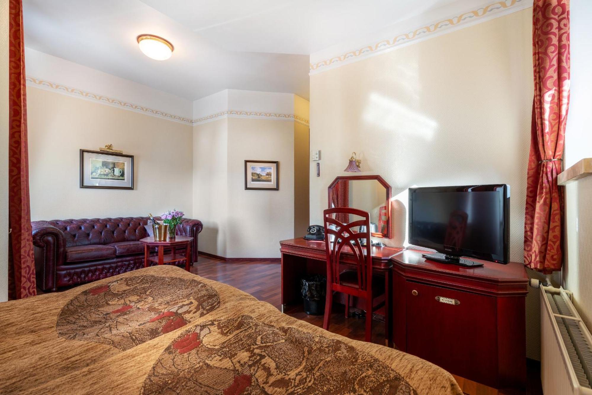 Hotel Astor Вааса Экстерьер фото